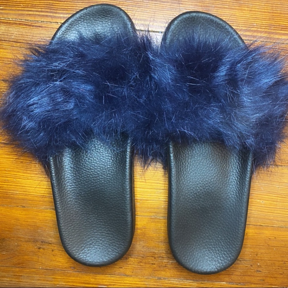Fashion nova blue faux fur slides
